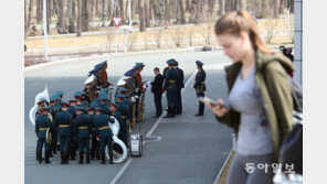 ‘북·러 정상회담’ 준비에 분주한 군악대와 의장대 [퇴근길 한 컷] 
