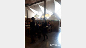 “내년에도 장사 하나요?” 블라디보스토크 北식당 지배인에 물었더니 