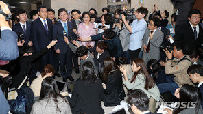 유승민계 “지도부 사퇴하라”…‘강제 사보임’에 강력 반발