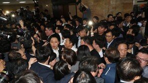한국당 ‘결사저지’에 여야4당 ‘패스트트랙’ 1차 시한 넘겨