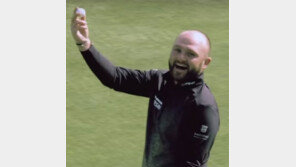 앤디 설리번 “도전 홀인원”… 230번째 샷 만에 환호