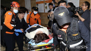 “사람이 깔렸다”…여야, 육탄전에 ‘실신’ 4명 실려나가
