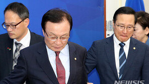 홍영표 “한국당 사상 초유 불법 폭력, 오전 중 고발 조치”