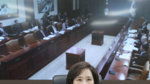 유은혜 “돌보미 아동학대 방지 위해 정부차원서 총력 다해야”