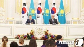 文대통령 국정지지도 44%…지난주 比 4%p 하락