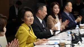 스타트업 만난 박영선의 돌직구 “정부가 뭘 해주면 되겠습니까”…소통 행보