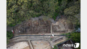 ‘강진 고려청자’ 생산 총괄 건물지·최고급 청자조각 발굴