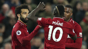 리버풀, 허더스필드 5-0 완파…하루 만에 1위 탈환