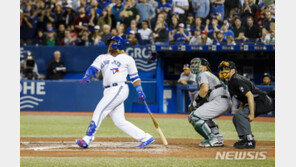 대형 유망주 게레로 주니어, 빅리그 데뷔전서 2루타 작렬