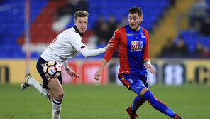 英축구팀 ‘볼턴’ 홈경기 취소…선수들, 임금 체불 파업