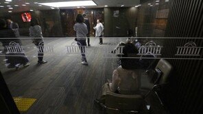 여야, 휴일 패스트트랙 대치…한국 “비상대기”-민주 “소집령”