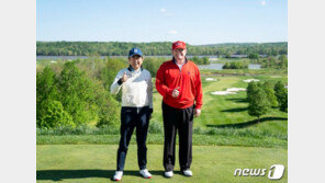 부부 만찬·골프 회동…친분 과시한 미일 정상, 경제 현안 놓고는 ‘신경전’