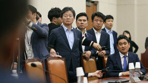 국회 사무처 “文의장 ‘사보임’ 결정, 국회법에 부합한 결정”