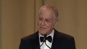 美역사학자, 백악관기자단 만찬서 ‘트럼프 언론공격’ 비판