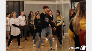 “BTS 춤은 이렇게”…제이홉 다닌 광주 댄스학원 찾은 해외팬들