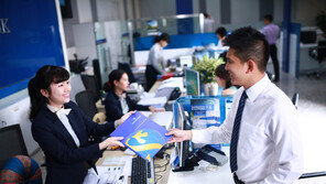 [비즈 프리즘] 순이익 265억 원…보험사 해외점포 “대박났네”