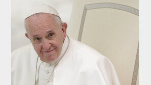 리비아 내전 장기화 조짐…프란치스코 교황 “난민 피신시켜야” 구조 촉구