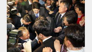 ‘동물국회’ 누구 책임?…국민 44% ‘한국당’ vs 33% ‘민주당’