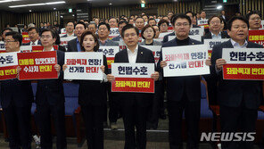 나경원 “패스트트랙, 文대통령이 답하라”…靑 “입장 없다”