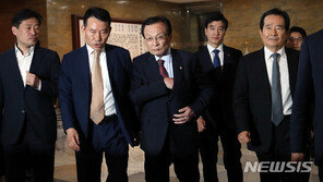 與 지도부 “물리력 행사 안 해”…회의장 옮길 듯
