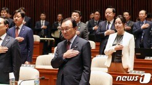 ‘바른미래 권은희案’ 받아들인 여야 4당…한국당, 회의장 앞 비상대기