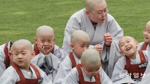 보리수 새싹학교 동자승들 서울광장 나들이