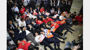 “졌잘싸” 자평까지…한국당, 광화문 거점 전국순회 장외투쟁 검토