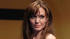 안젤리나 졸리, 전재산 1340억 캄보디아 입양 아들에 상속키로