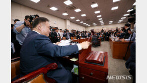 文국회의장, 선거법·개혁법안 ‘패스트트랙’ 지정…병상 결재