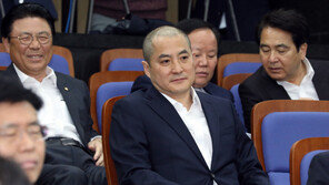 독기 품은 한국당…‘자진 삭발’에 ‘의원직 총사퇴’ 제안까지