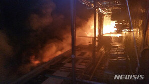 군포 페인트 공장서 대형 화재… 큰 불길 잡아