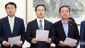 여야4당 “패스트트랙 회동하자”…한국 “철회·사과 먼저”