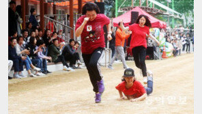 “엄마 화이팅!” 5월 운동회 [퇴근길 한 컷]