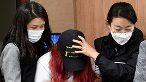 ‘중학생 딸 살해’ 계부와 공모한 친모 영장