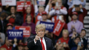 CNN 여론조사서 트럼프 지지율 43%…2년래 최고