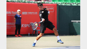 “나도 있다” 한국 테니스 기대주 정윤성 강호 꺾고 서울오픈 16강
