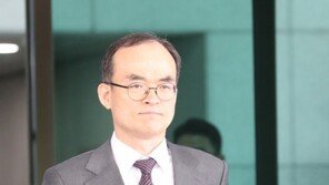 靑, 문무일 총장 ‘수사권 조정’ 반발에 부글…“매우 엄중”