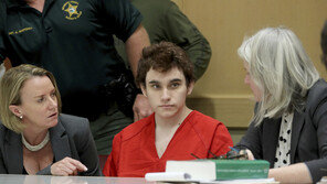 美플로리다주, 교사들의 총기 휴대 등교 허용 확대