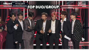 방탄소년단, 빌보드 뮤직 어워드 2관왕…“믿기지 않는다”