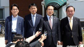 여야 4당 원내대표, 文 의장 병문안…“국회 빨리 정상화해야”