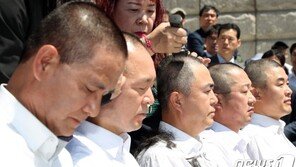 ‘삭발’ 자유한국당 “비폭력 저항” vs 민주당 “‘가출정치’ 그만”