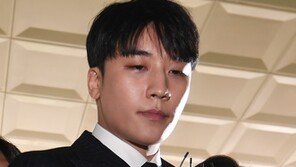 승리, 17번째 경찰 소환…버닝썬 자금 횡령 혐의도 추가