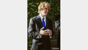 美UNC 학생, 총격범 제압하다 총에 맞아 사망