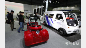 ‘EV트렌드 코리아 2019’ 개막…포르쉐가 선보인 친환경車는? [퇴근길 한 컷]