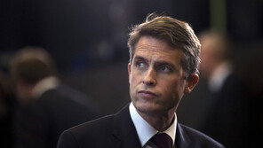 화웨이 정책 누설 혐의로 해고된 英 국방 “나는 엉터리 재판 희생자”