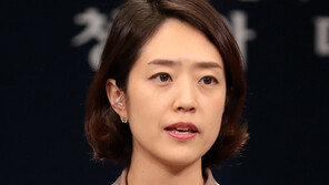 靑, ‘한국당 해산’ 국민청원 北 배후설에…“낡은 프레임”