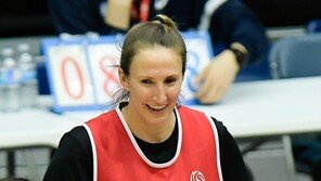 제니퍼 “더 늦기 전 한국에서 배구…” 키 2m 농구선수 출신