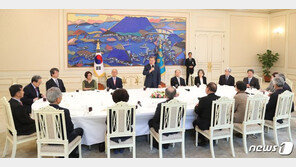 ‘협치’ 당부받은 文대통령 “노력…프레임 없애기에도 혼신”