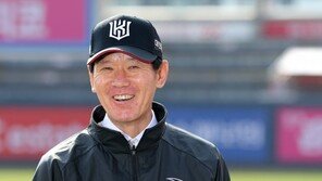 이강철 KT 감독, 비디오판독 결과 항의하다 퇴장