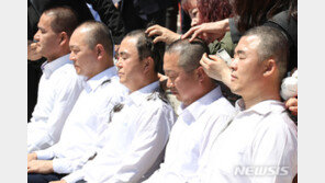 “비폭력 저항” 한국당 집단 삭발식…당원 일부 눈물도